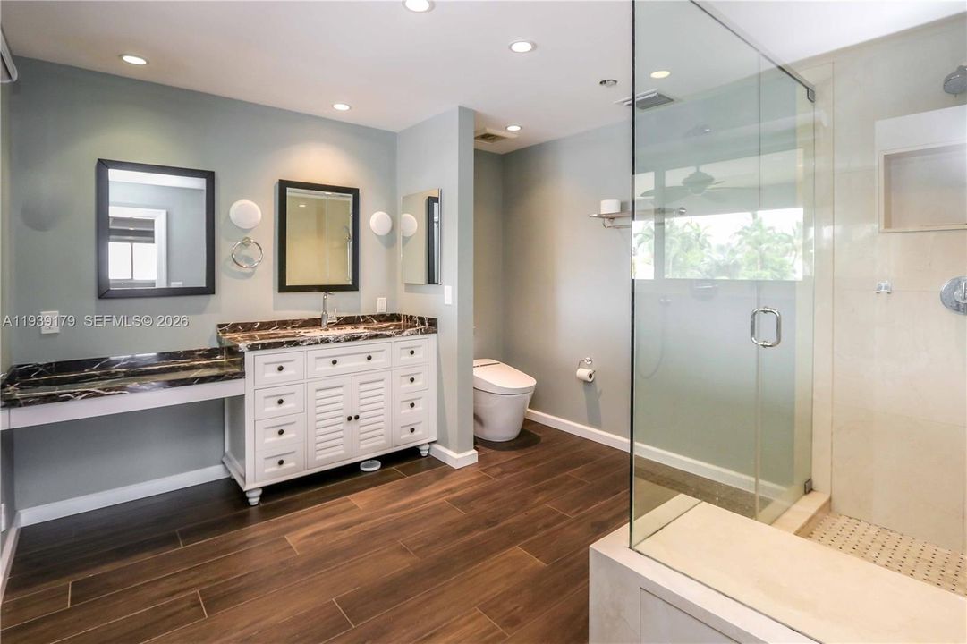 For Rent: $9,900 (5 beds, 3 baths, 3537 Square Feet)