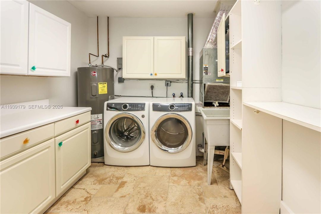 For Rent: $9,900 (5 beds, 3 baths, 3537 Square Feet)