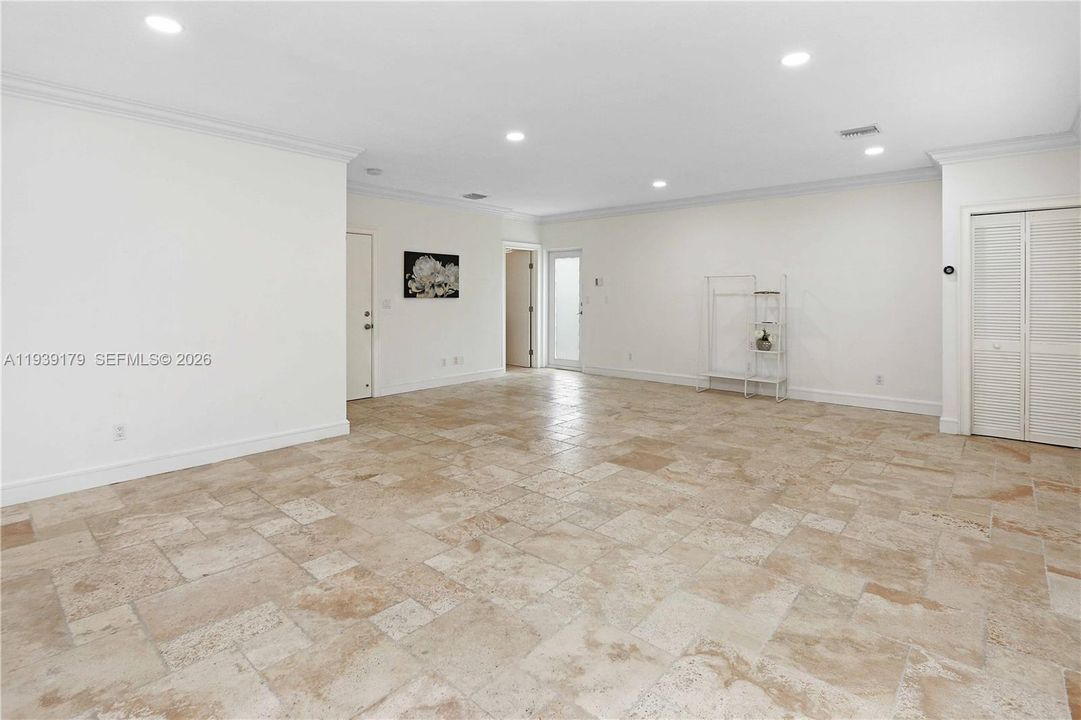 For Rent: $9,900 (5 beds, 3 baths, 3537 Square Feet)