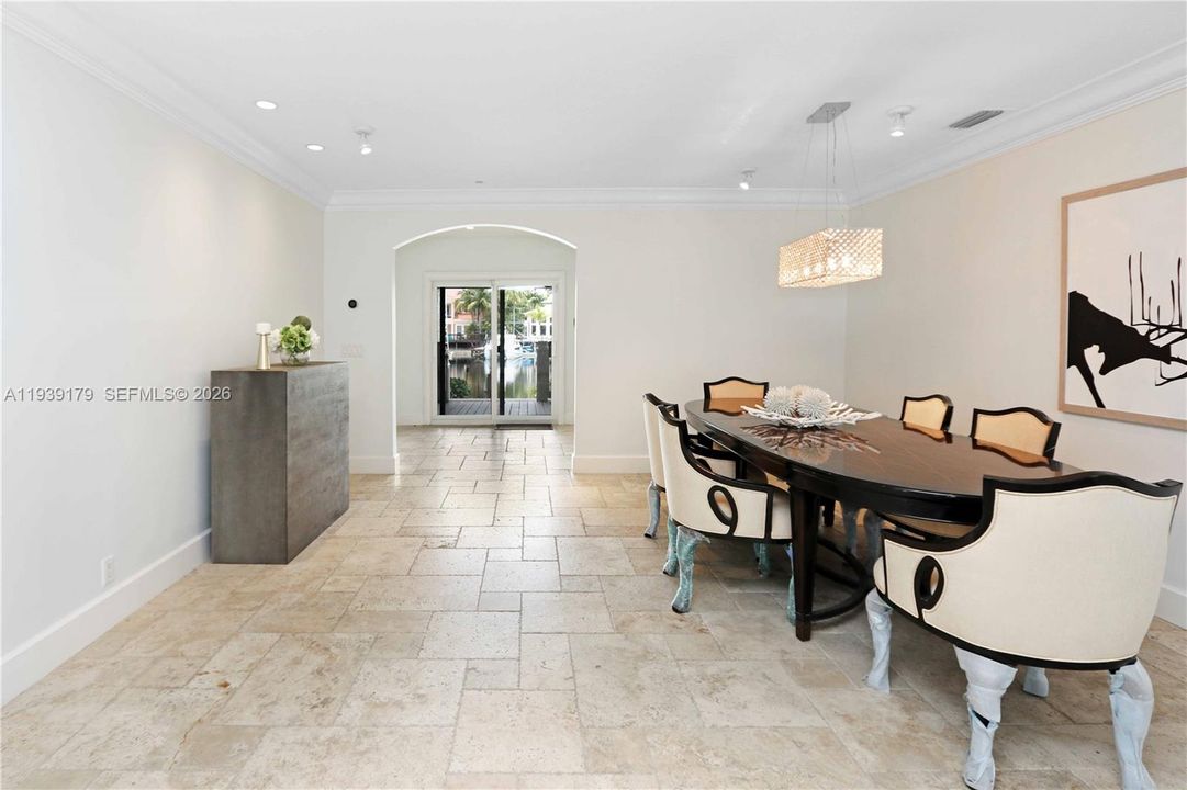 For Rent: $9,900 (5 beds, 3 baths, 3537 Square Feet)