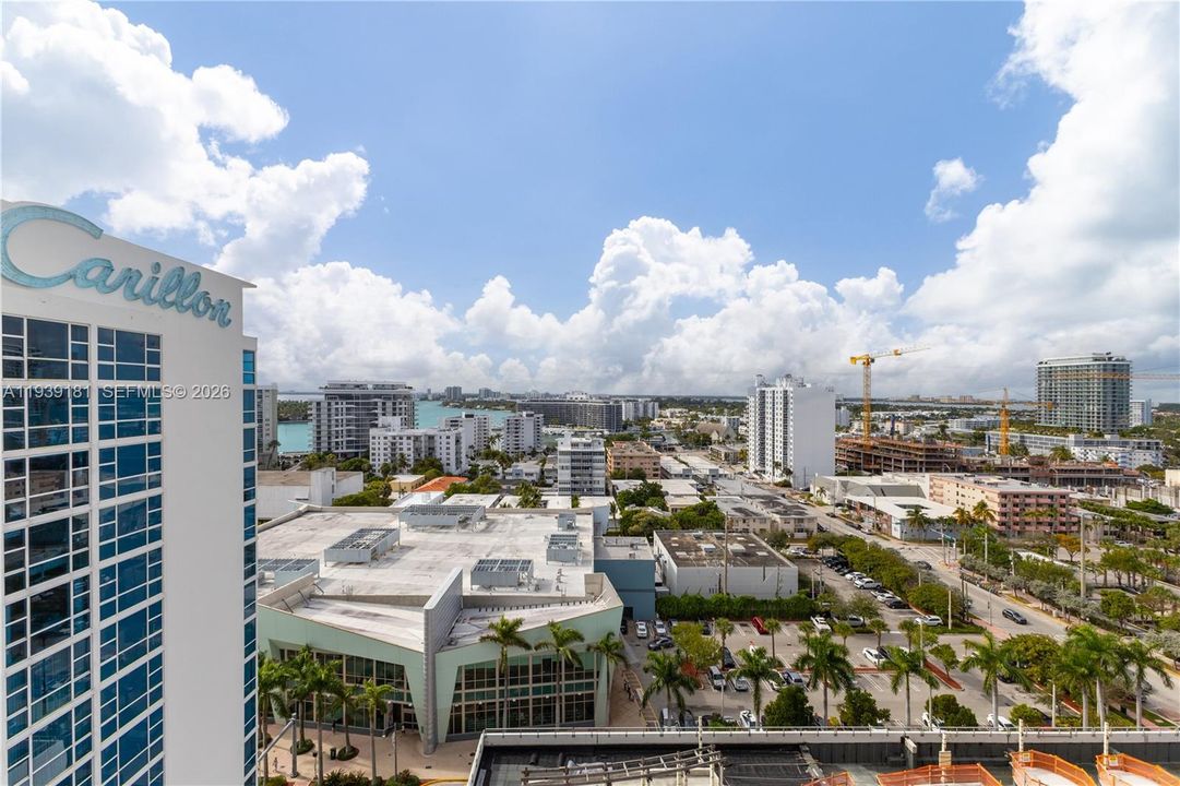 For Sale: $574,900 (1 beds, 1 baths, 820 Square Feet)