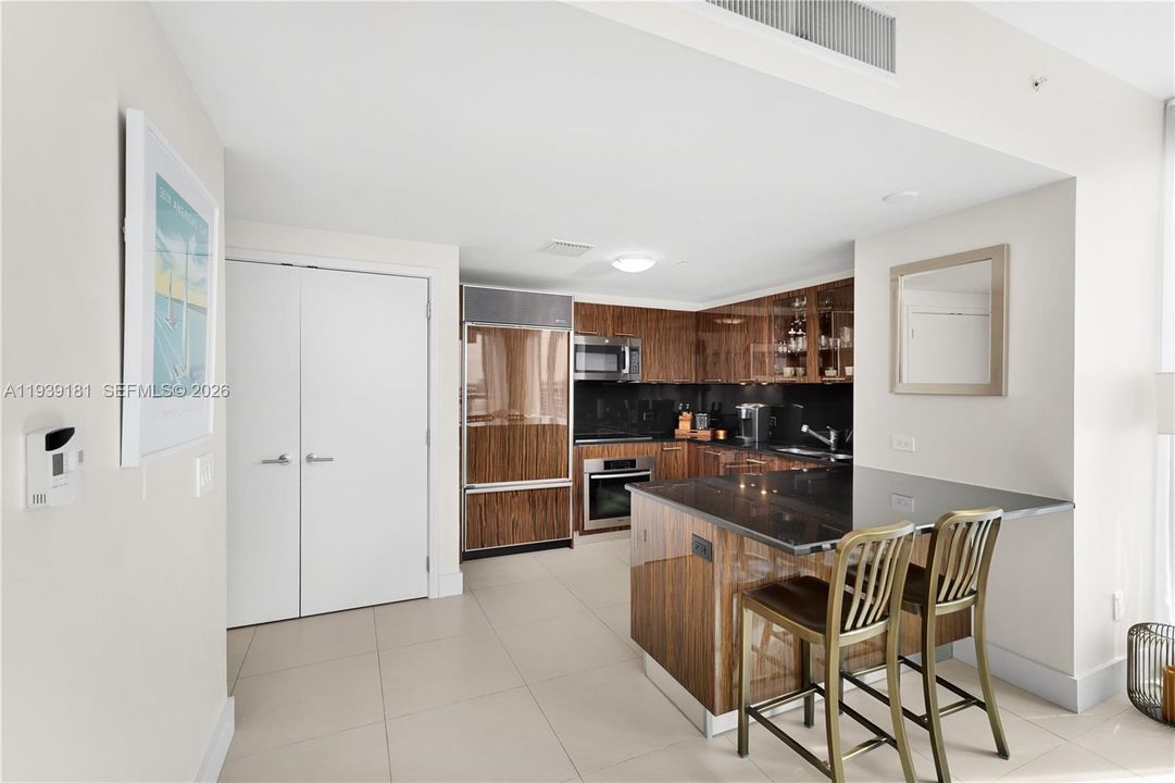 For Sale: $574,900 (1 beds, 1 baths, 820 Square Feet)