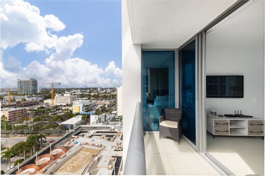 For Sale: $574,900 (1 beds, 1 baths, 820 Square Feet)