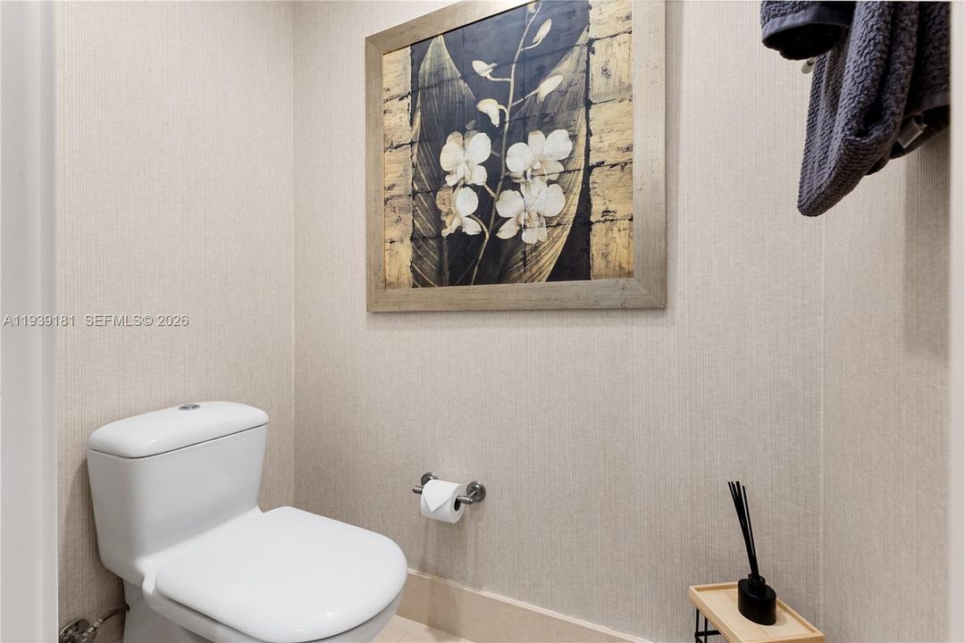 For Sale: $574,900 (1 beds, 1 baths, 820 Square Feet)