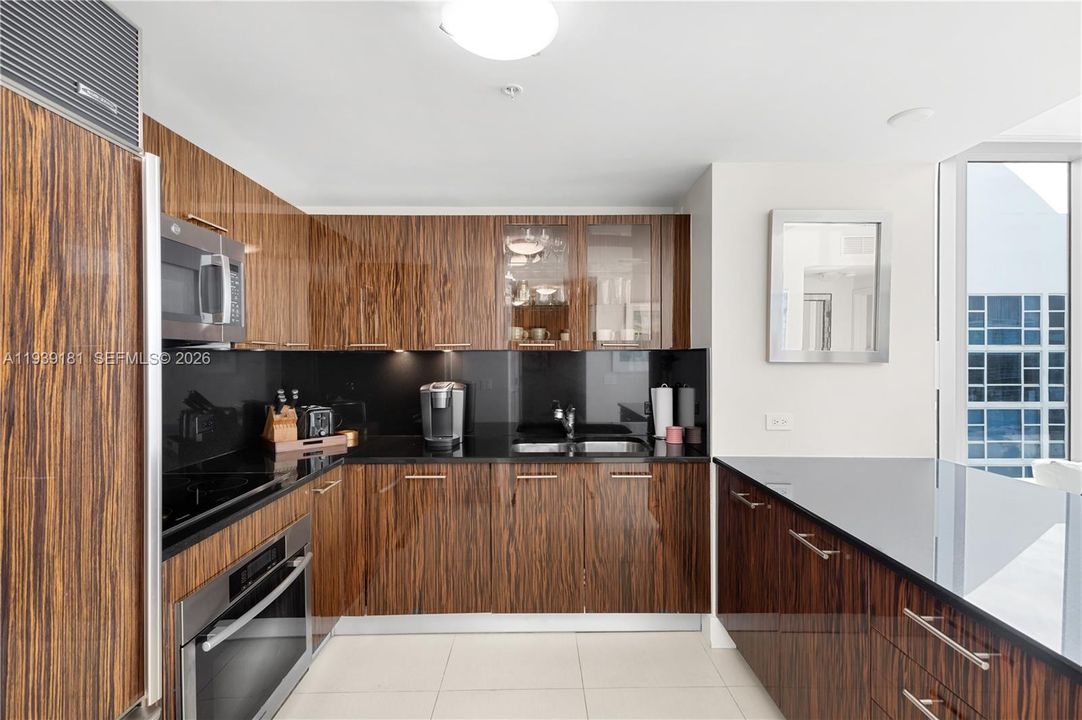 For Sale: $574,900 (1 beds, 1 baths, 820 Square Feet)