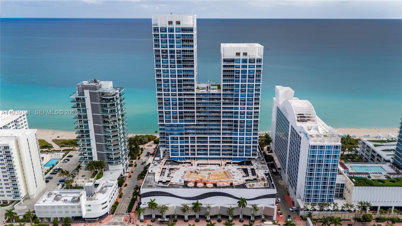 For Sale: $574,900 (1 beds, 1 baths, 820 Square Feet)