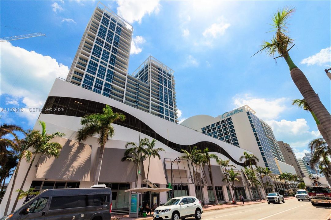 For Sale: $574,900 (1 beds, 1 baths, 820 Square Feet)