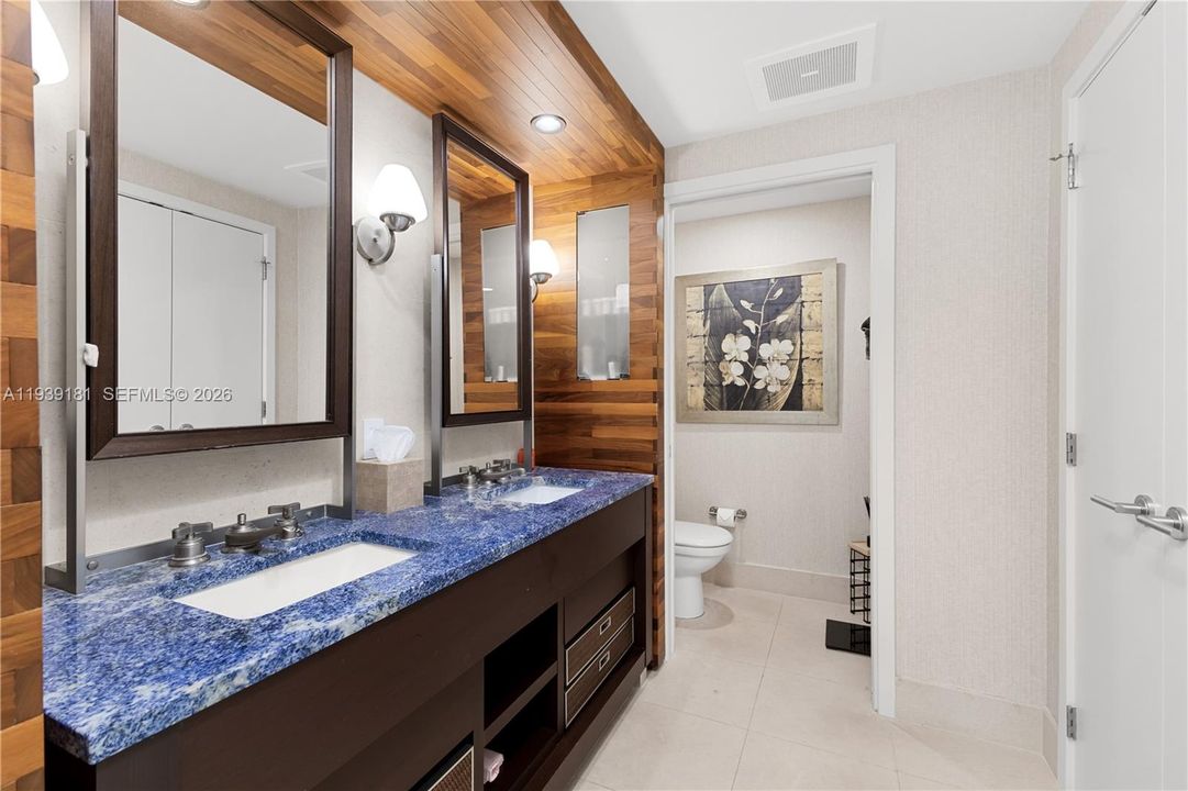 For Sale: $574,900 (1 beds, 1 baths, 820 Square Feet)