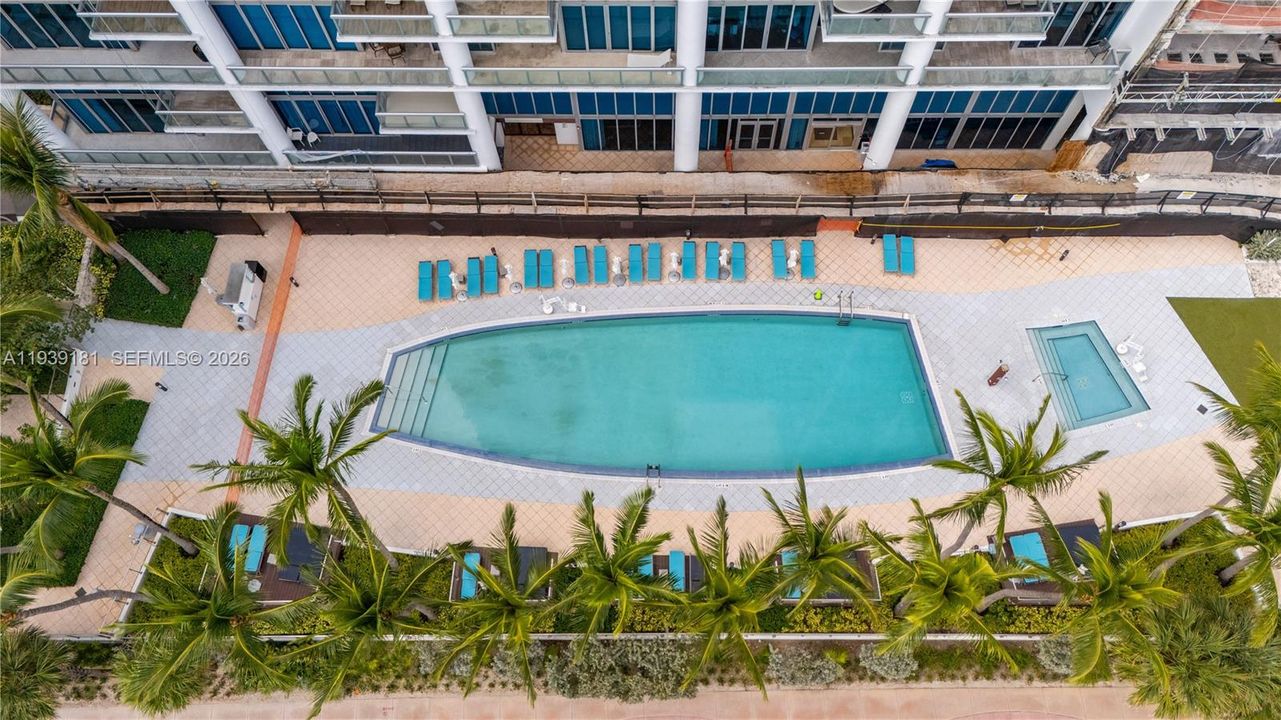 For Sale: $574,900 (1 beds, 1 baths, 820 Square Feet)