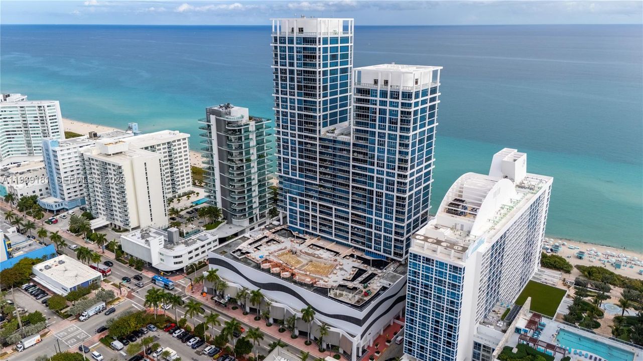 For Sale: $574,900 (1 beds, 1 baths, 820 Square Feet)