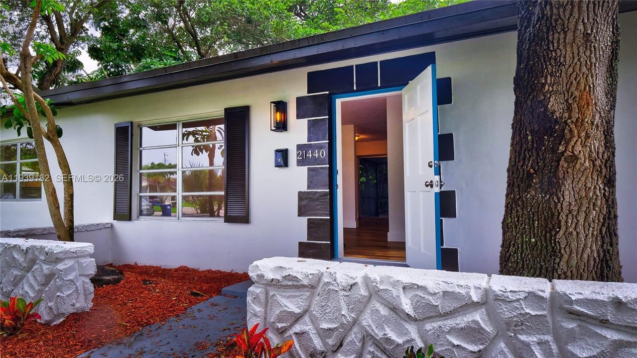 For Sale: $485,000 (3 beds, 2 baths, 1125 Square Feet)