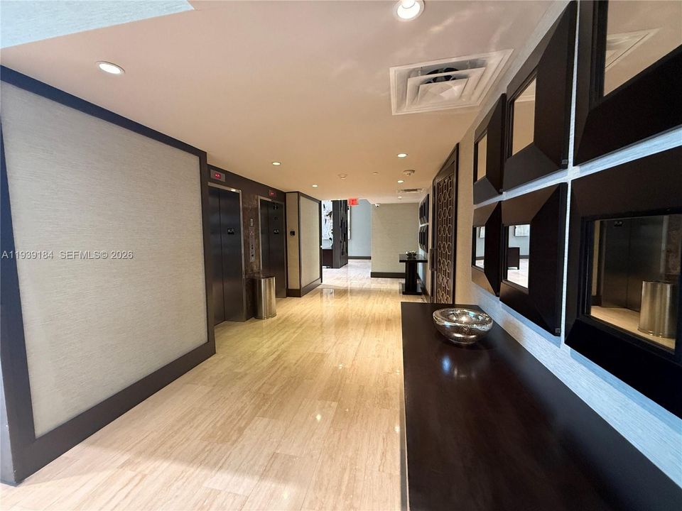 En Venta: $489,000 (2 camas, 2 baños, 950 Pies cuadrados)