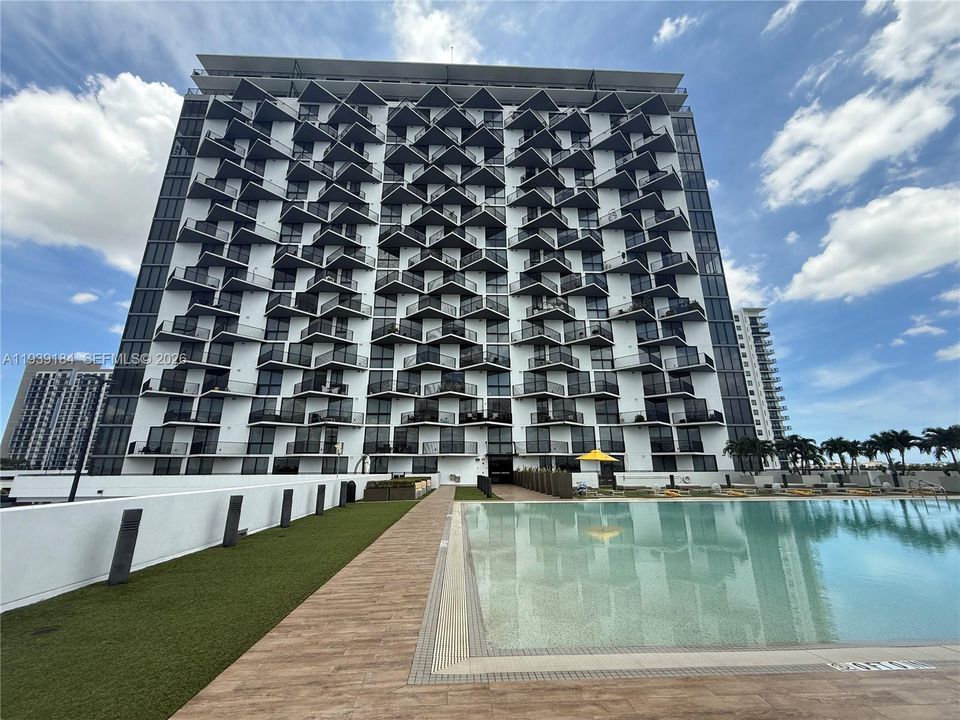 En Venta: $489,000 (2 camas, 2 baños, 950 Pies cuadrados)