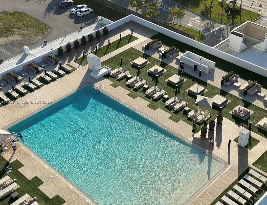 En Venta: $489,000 (2 camas, 2 baños, 950 Pies cuadrados)