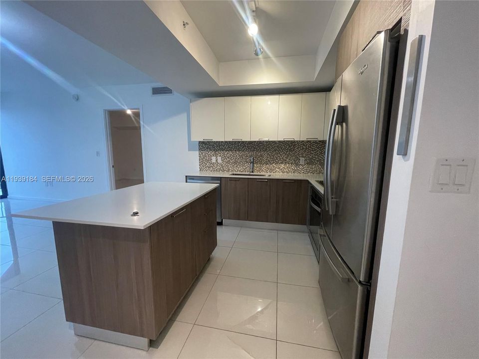 En Venta: $489,000 (2 camas, 2 baños, 950 Pies cuadrados)