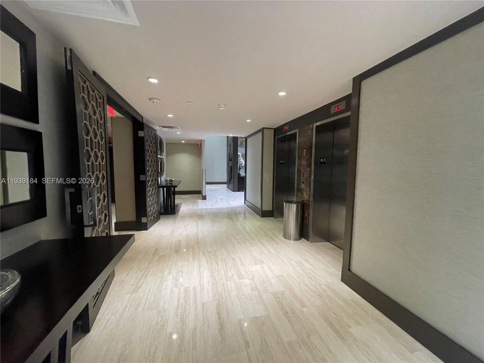 En Venta: $489,000 (2 camas, 2 baños, 950 Pies cuadrados)