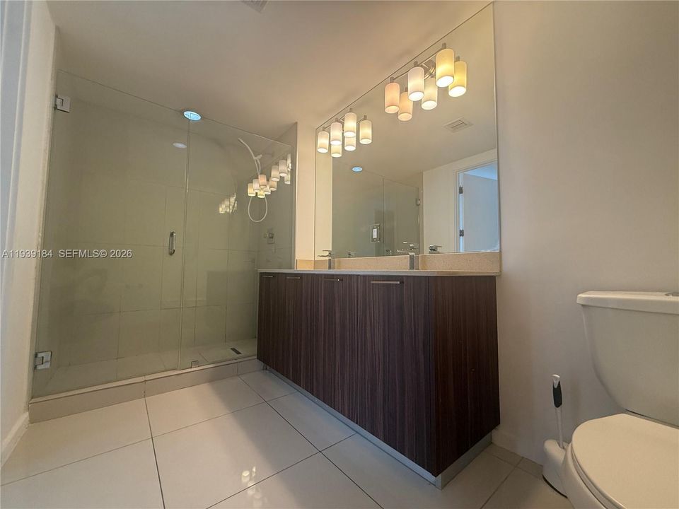 En Venta: $489,000 (2 camas, 2 baños, 950 Pies cuadrados)