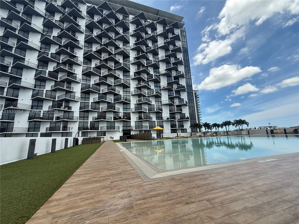 En Venta: $489,000 (2 camas, 2 baños, 950 Pies cuadrados)