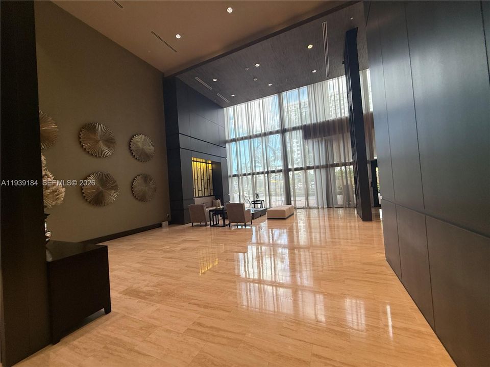 En Venta: $489,000 (2 camas, 2 baños, 950 Pies cuadrados)