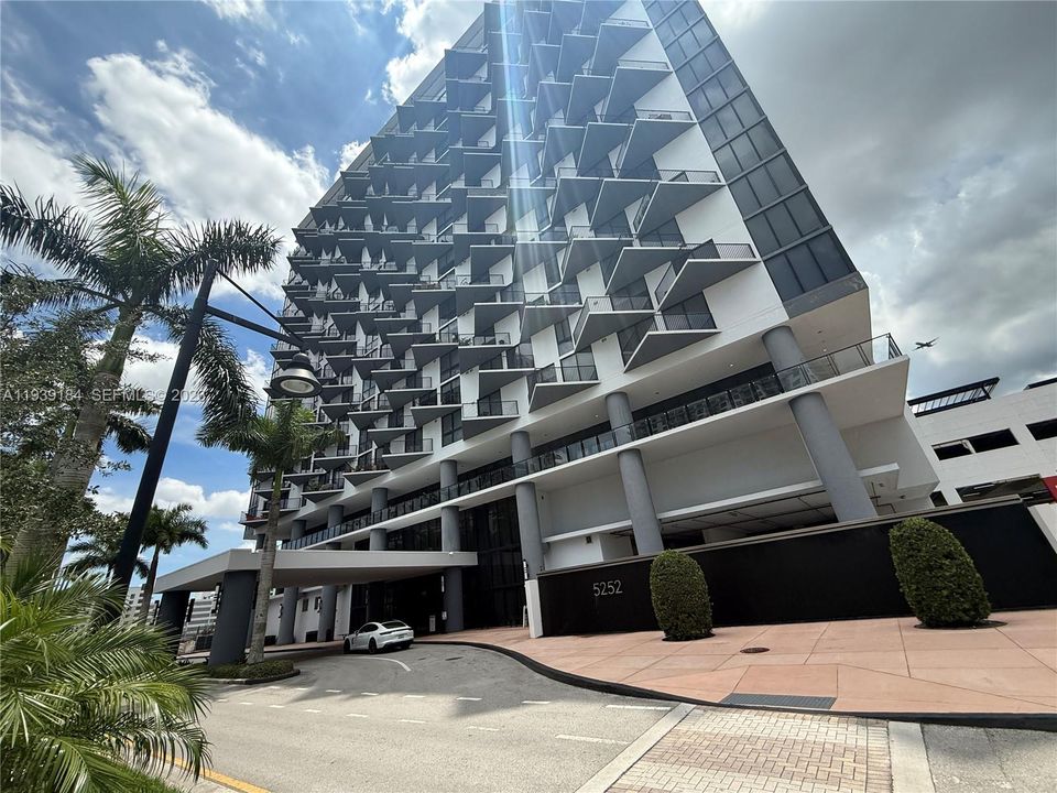 En Venta: $489,000 (2 camas, 2 baños, 950 Pies cuadrados)