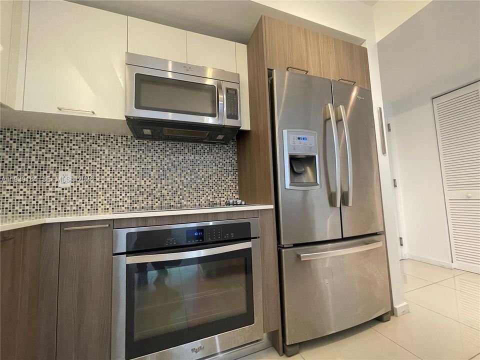 En Venta: $489,000 (2 camas, 2 baños, 950 Pies cuadrados)