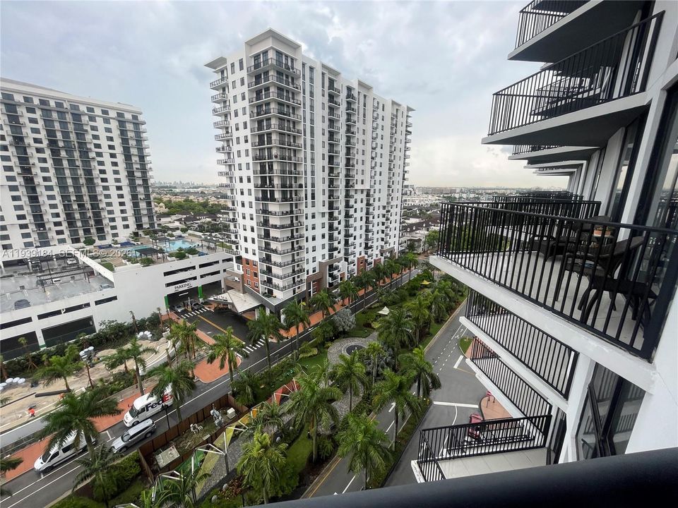 En Venta: $489,000 (2 camas, 2 baños, 950 Pies cuadrados)