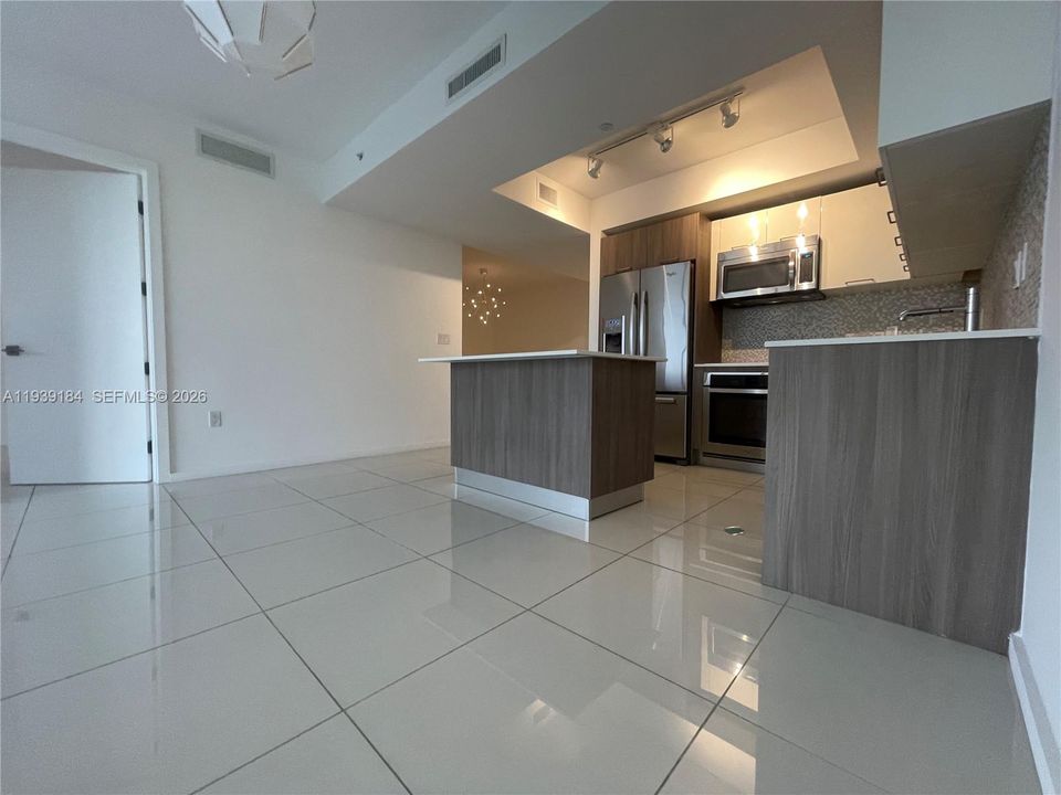 En Venta: $489,000 (2 camas, 2 baños, 950 Pies cuadrados)