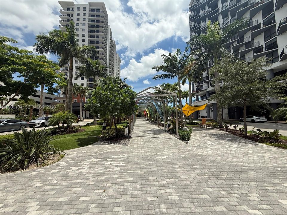 En Venta: $489,000 (2 camas, 2 baños, 950 Pies cuadrados)