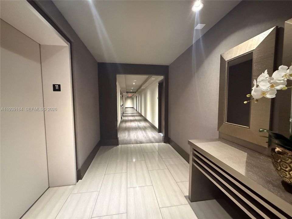 En Venta: $489,000 (2 camas, 2 baños, 950 Pies cuadrados)