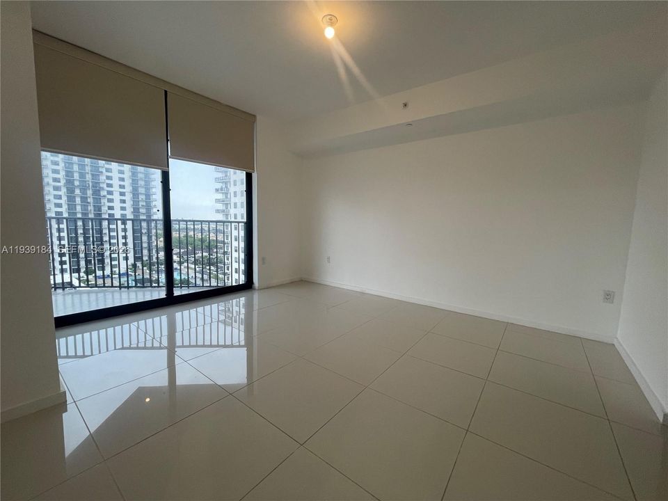 En Venta: $489,000 (2 camas, 2 baños, 950 Pies cuadrados)