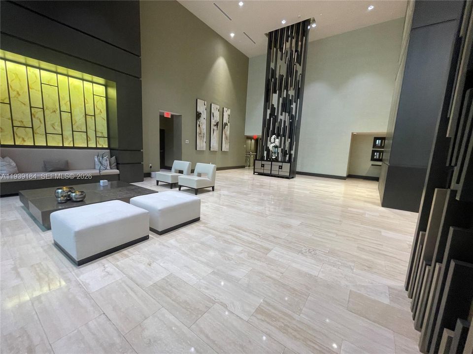 En Venta: $489,000 (2 camas, 2 baños, 950 Pies cuadrados)