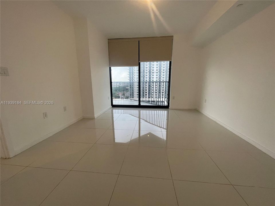 En Venta: $489,000 (2 camas, 2 baños, 950 Pies cuadrados)