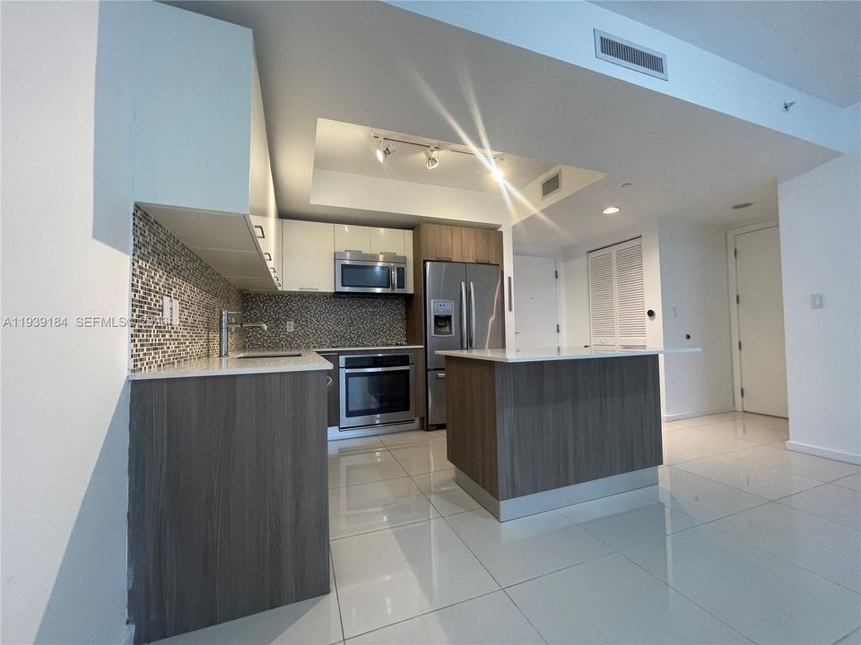 En Venta: $489,000 (2 camas, 2 baños, 950 Pies cuadrados)