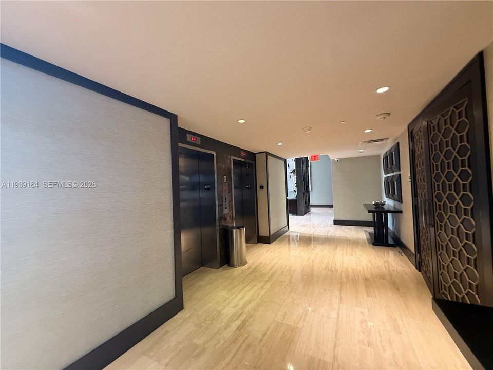 En Venta: $489,000 (2 camas, 2 baños, 950 Pies cuadrados)