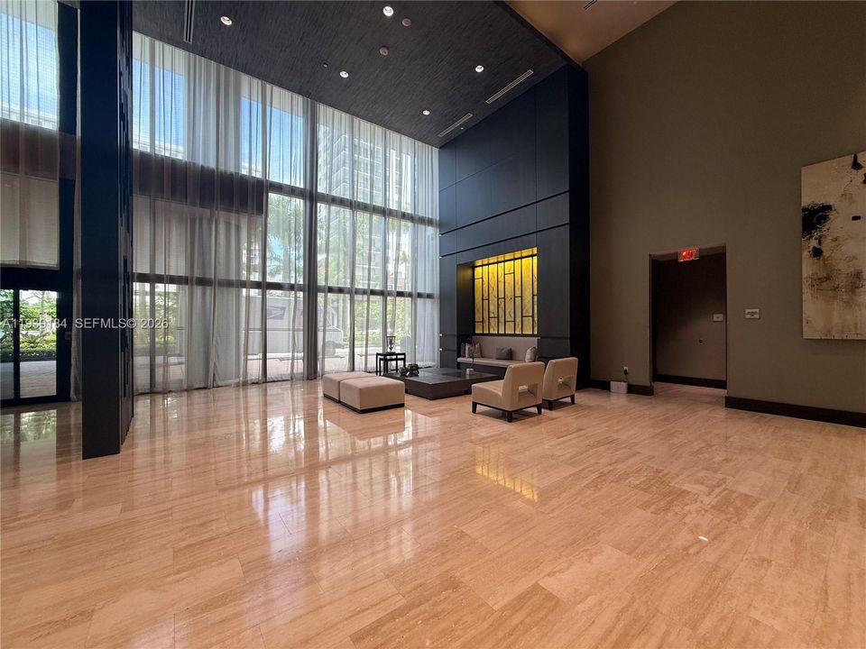 En Venta: $489,000 (2 camas, 2 baños, 950 Pies cuadrados)