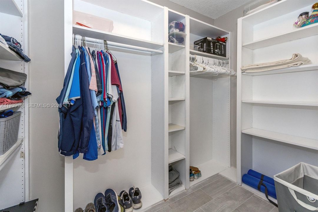 出租: $8,200 (2 贝兹, 2 浴室, 1332 平方英尺)