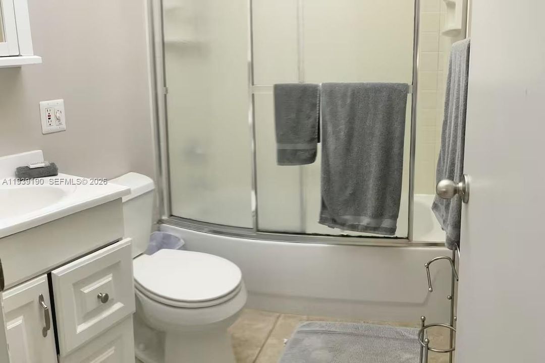 待售: $339,000 (2 贝兹, 2 浴室, 904 平方英尺)