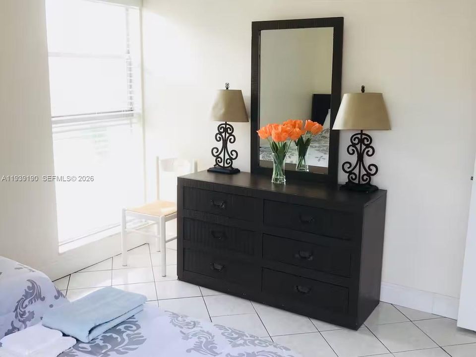 待售: $339,000 (2 贝兹, 2 浴室, 904 平方英尺)