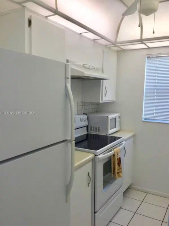 待售: $339,000 (2 贝兹, 2 浴室, 904 平方英尺)