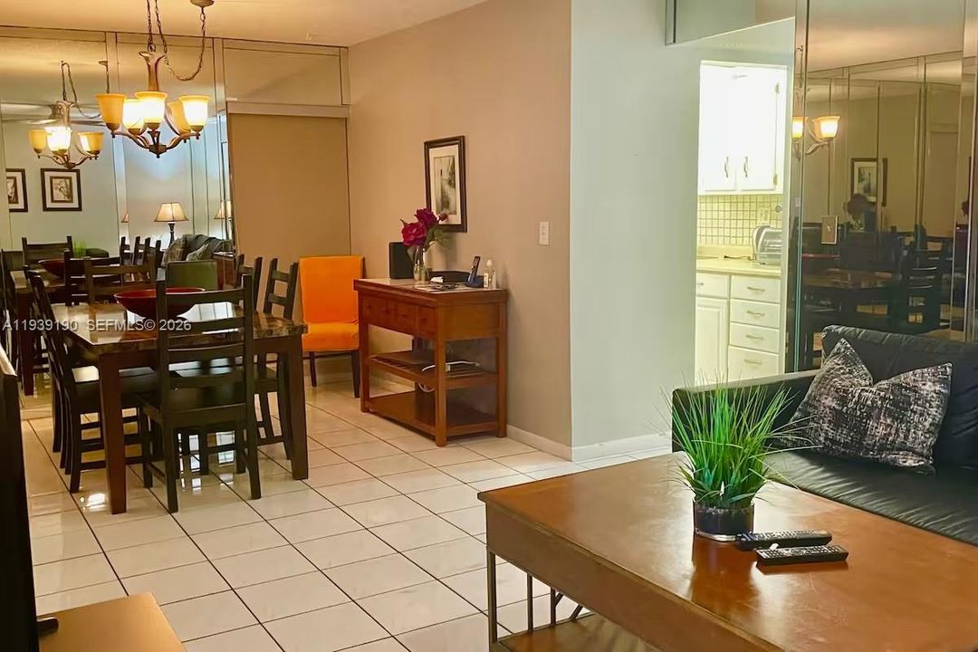 待售: $339,000 (2 贝兹, 2 浴室, 904 平方英尺)