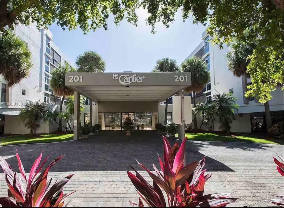 待售: $339,000 (2 贝兹, 2 浴室, 904 平方英尺)