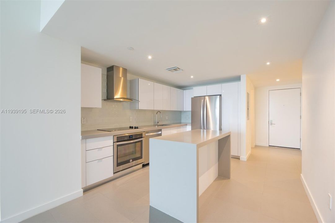 For Rent: $3,400 (1 beds, 1 baths, 857 Square Feet)