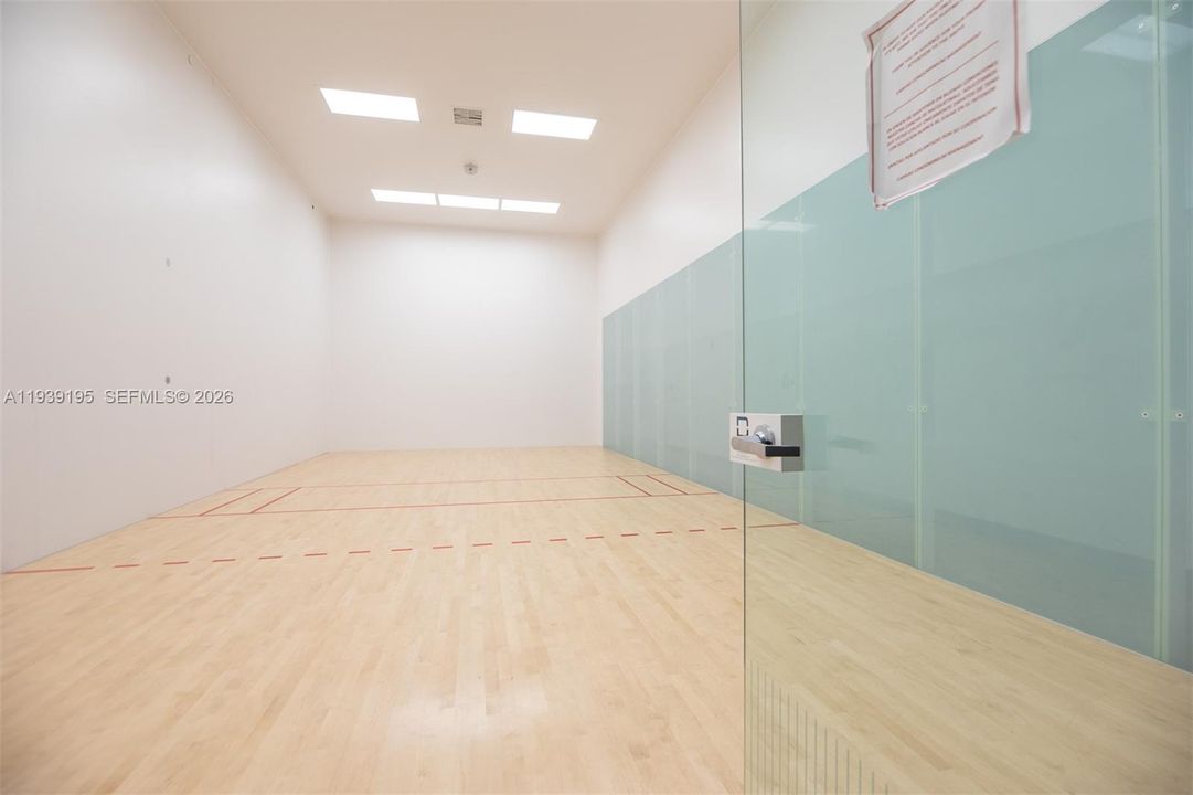 For Rent: $3,400 (1 beds, 1 baths, 857 Square Feet)