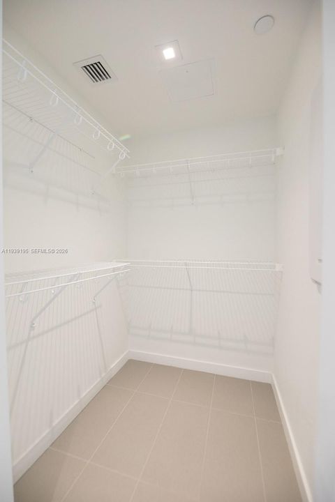 For Rent: $3,400 (1 beds, 1 baths, 857 Square Feet)