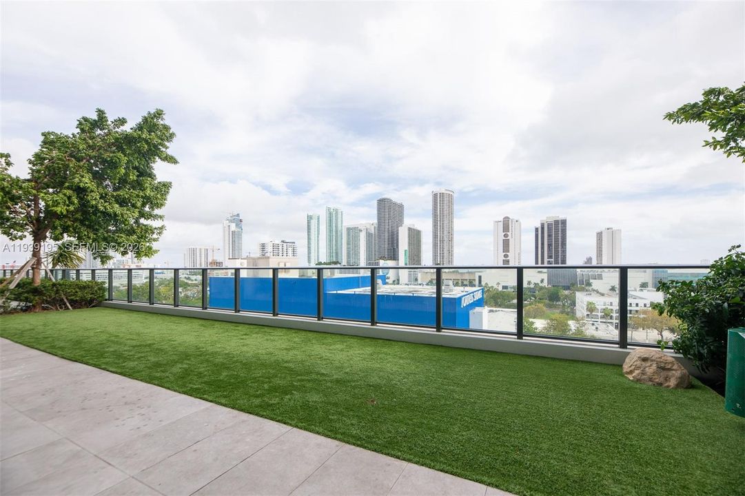 For Rent: $3,400 (1 beds, 1 baths, 857 Square Feet)