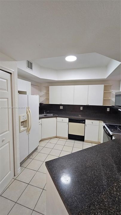 出租: $2,100 (3 贝兹, 2 浴室, 1600 平方英尺)