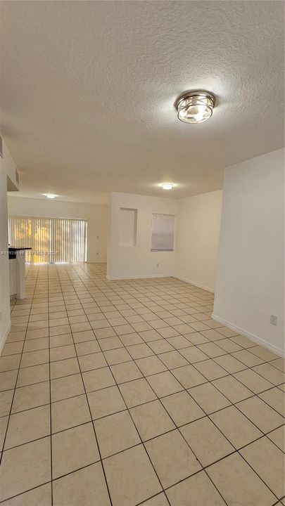 出租: $2,100 (3 贝兹, 2 浴室, 1600 平方英尺)