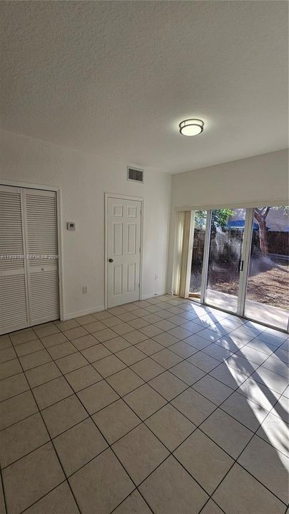 出租: $2,100 (3 贝兹, 2 浴室, 1600 平方英尺)