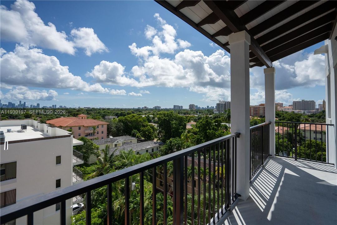 Active With Contract: $4,900 (3 beds, 3 baths, 1613 Square Feet)