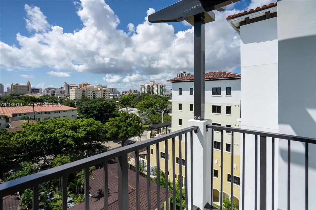 Active With Contract: $4,900 (3 beds, 3 baths, 1613 Square Feet)